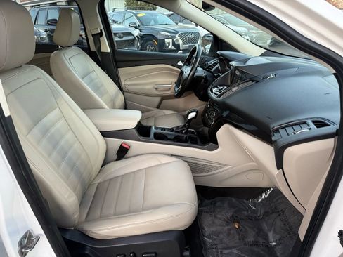 Used 2019 Ford Escape Titanium AWD/4WD image 22
