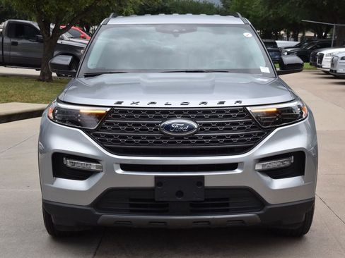 Used 2023 Ford Explorer XLT w/ Equipment Group 202A RWD image 3