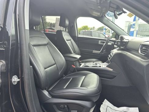 Used 2024 Ford Explorer XLT w/ Equipment Group 202A AWD/4WD image 27