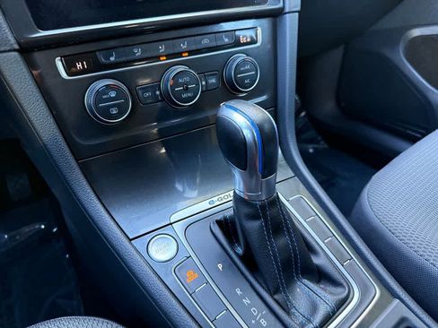 Used 2019 Volkswagen e-Golf SE w/ Driver Assistance Package FWD image 17