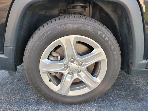 Used 2023 Jeep Compass Latitude AWD/4WD image 8