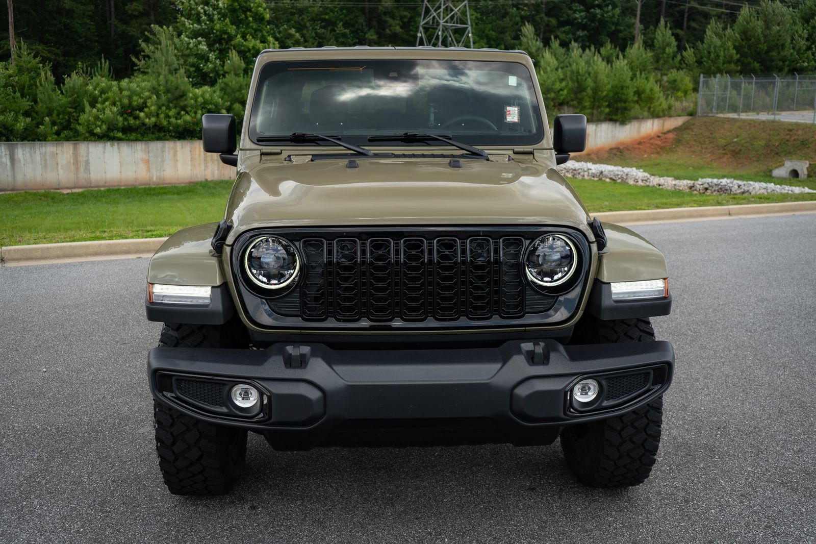 Used 2025 Jeep Gladiator Sport AWD/4WD image 2