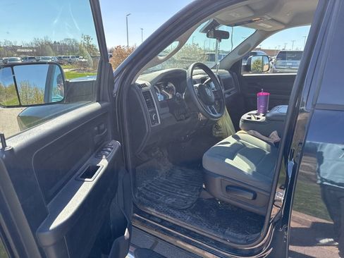 Used 2018 RAM 2500 Tradesman w/ Chrome Appearance Group image 5