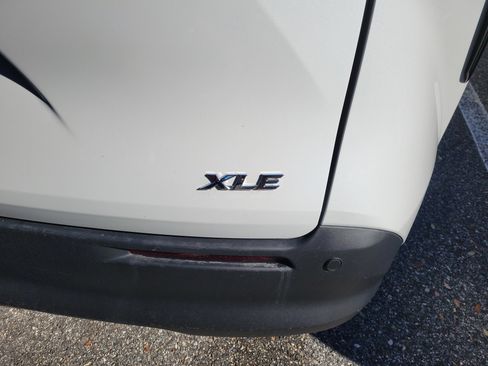 Used 2025 Toyota Sienna XLE image 15