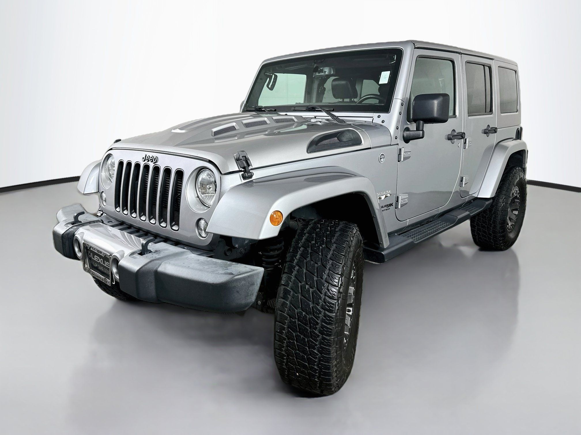 Used 2018 Jeep Wrangler Unlimited Sahara w/ Connectivity Group AWD/4WD image 3
