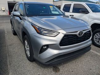 Used 2023 Toyota Highlander LE video 1