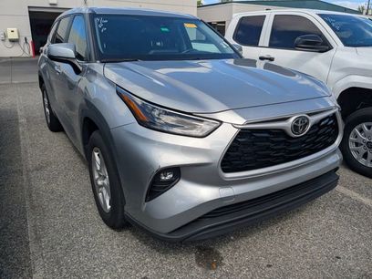 Used 2023 Toyota Highlander LE