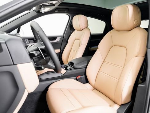 New 2026 Porsche Cayenne image 5
