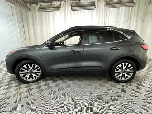 Used 2020 Ford Escape Titanium w/ Titanium Premium Package 2.0 AWD/4WD image 18
