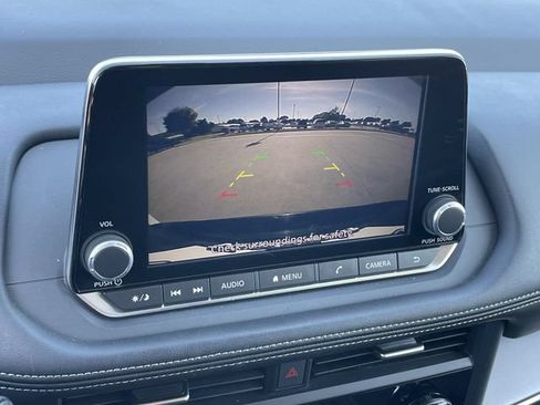 Used 2025 Nissan Rogue SV FWD image 16