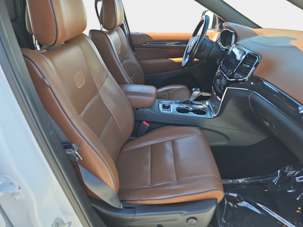 Used 2020 Jeep Grand Cherokee Overland AWD/4WD image 12