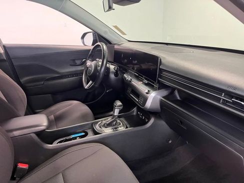 Used 2025 Hyundai Kona SEL image 11