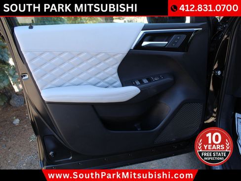 Used 2025 Mitsubishi Outlander SEL AWD/4WD image 13