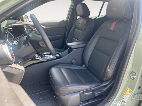 Used 2024 Chevrolet Trax RS w/ Sunroof Package FWD image 6