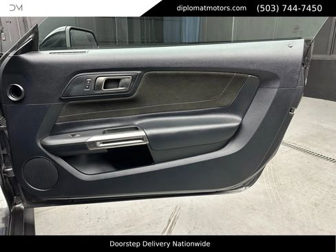 Used 2016 Ford Mustang Shelby GT350 w/ Technology Package image 37