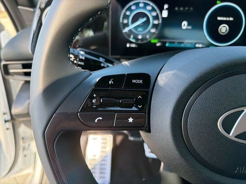 New 2025 Hyundai Elantra SEL FWD image 17