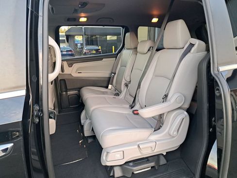Used 2018 Honda Odyssey Touring image 12