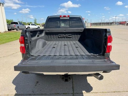 Used 2018 GMC Sierra 2500 SLE w/ SLE Preferred Package AWD/4WD image 5