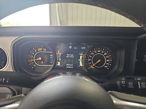 Used 2025 Jeep Wrangler Unlimited Sahara AWD/4WD image 18