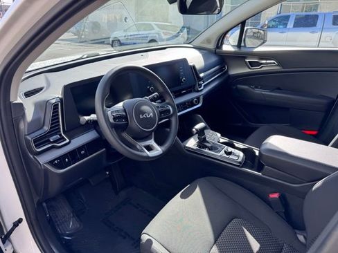 Used 2024 Kia Sportage LX image 7