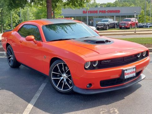 Used 2017 Dodge Challenger R/T Scat Pack RWD image 2