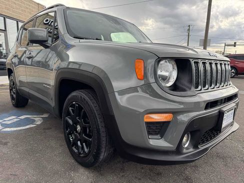 Used 2021 Jeep Renegade Latitude image 3