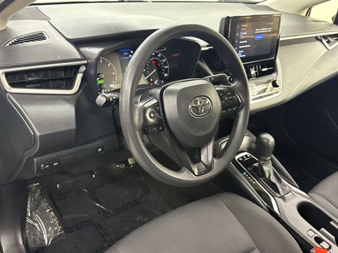 Used 2025 Toyota Corolla LE FWD image 13