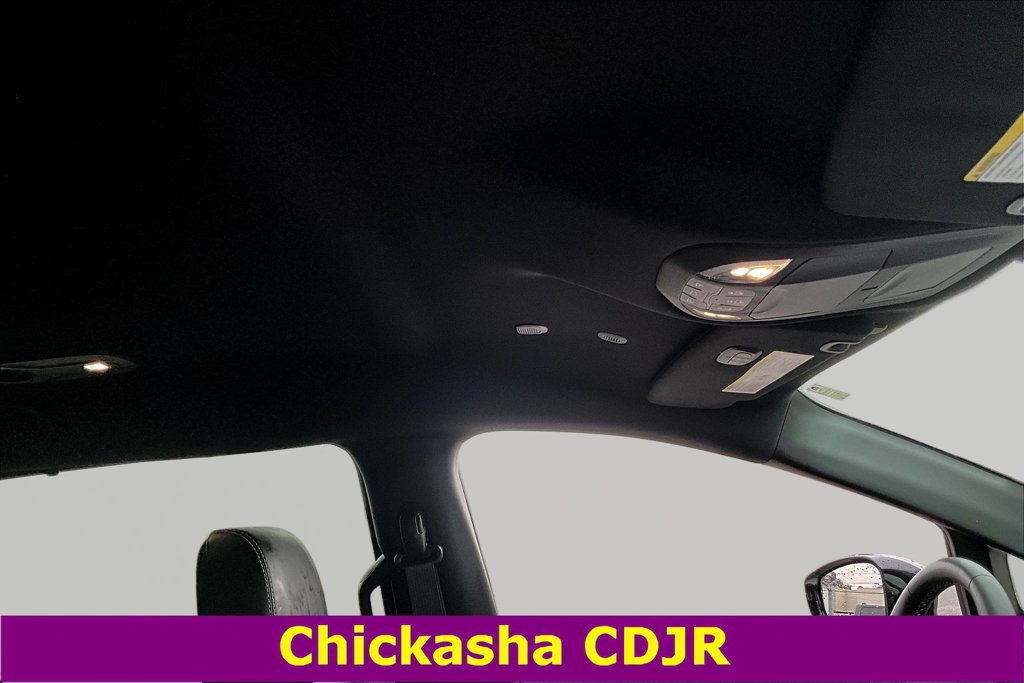 Used 2025 Chrysler Pacifica Select FWD image 27