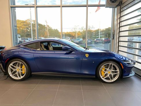 Used 2022 Ferrari Roma RWD image 2