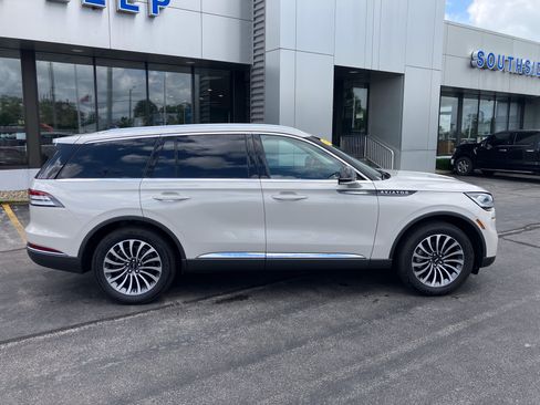 Used 2022 Lincoln Aviator AWD w/ Premium Package image 8