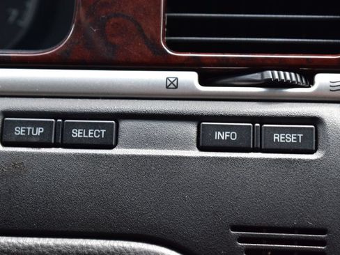 Used 2007 Lincoln Town Car Executive RWD image 39
