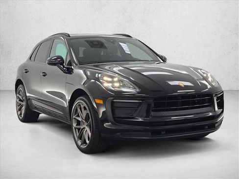 Certified 2022 Porsche Macan AWD/4WD image 7