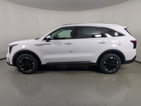 New 2026 Kia Sorento S image 4
