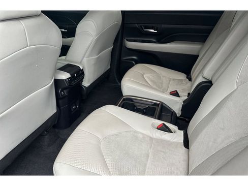 Certified 2024 Toyota Grand Highlander AWD Hybrid image 13