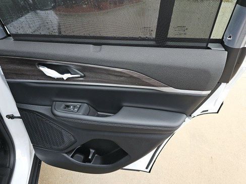 New 2025 Jeep Grand Cherokee Limited w/ Luxury Tech Group II image 17