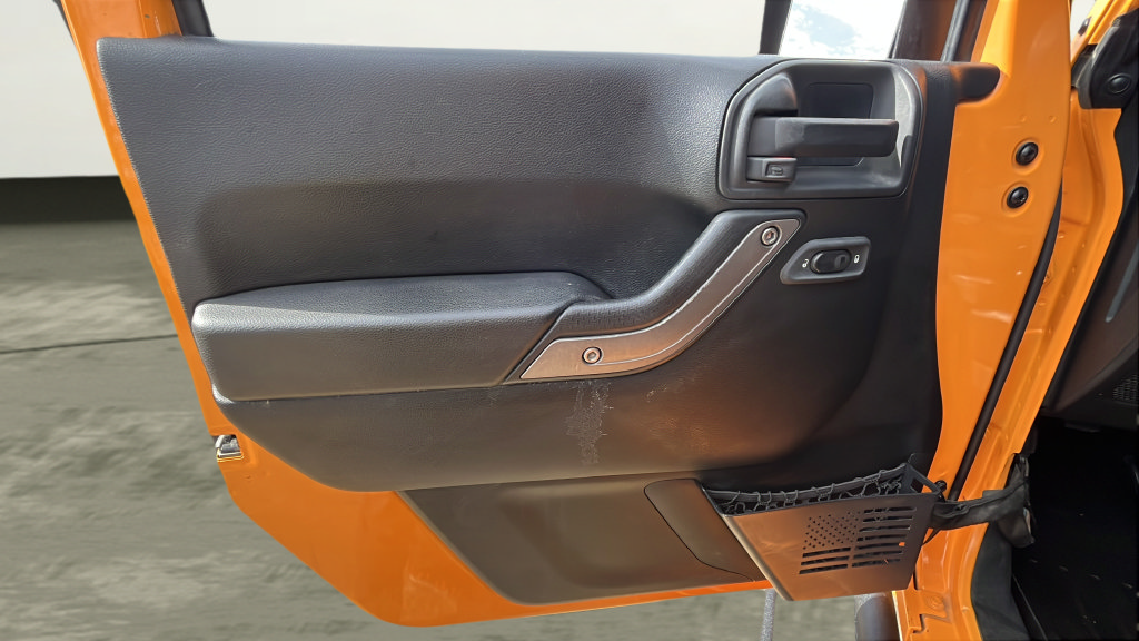 Used 2012 Jeep Wrangler Unlimited Sport AWD/4WD image 15