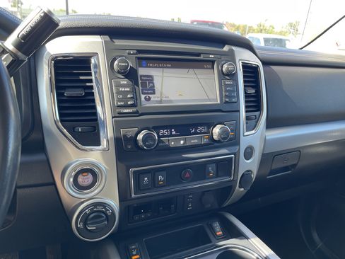 Used 2018 Nissan Titan PRO-4X AWD/4WD image 16