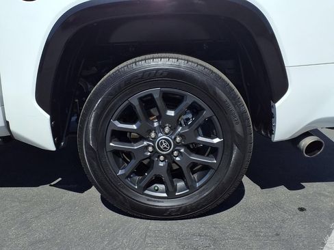 Used 2023 Toyota Tundra Platinum AWD/4WD image 4
