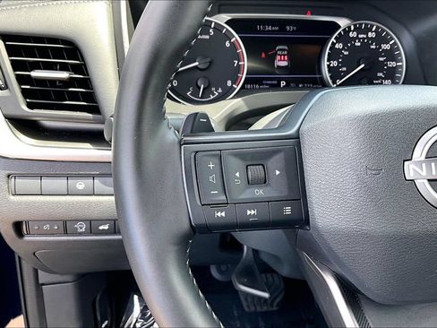 Used 2025 Nissan Rogue SV FWD image 13