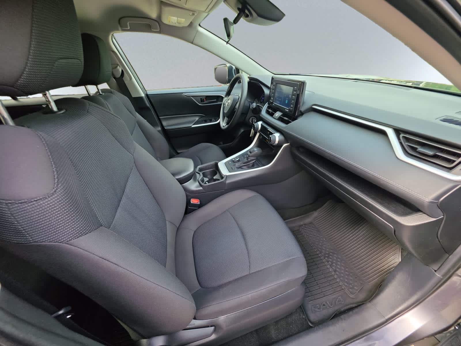 Used 2021 Toyota RAV4 LE AWD/4WD image 20