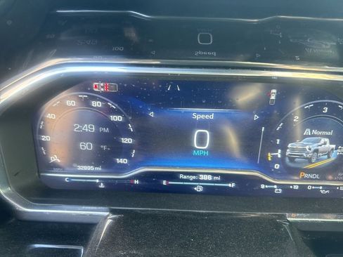 Used 2025 Chevrolet Silverado 2500 ZR2 w/ Technology Package image 10