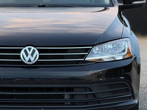 Used 2017 Volkswagen Jetta SE FWD image 12