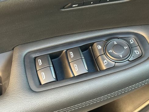 Used 2025 Cadillac XT6 Luxury image 12