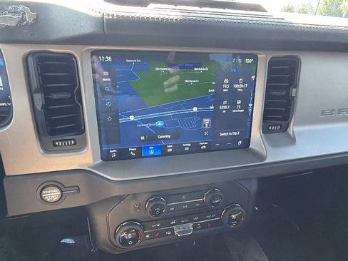Used 2025 Ford Bronco Outer Banks w/ Sasquatch Package AWD/4WD image 32
