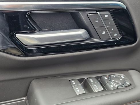 New 2026 Chevrolet Suburban High Country AWD/4WD image 25