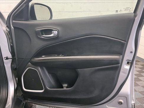 Used 2019 Jeep Compass Latitude image 21