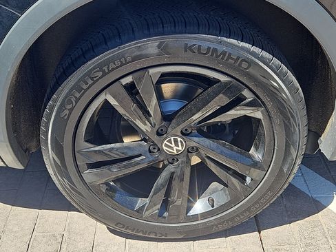 Certified 2024 Volkswagen Tiguan SE R-Line AWD/4WD image 29