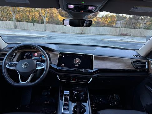 Used 2024 Volkswagen Atlas SE image 27