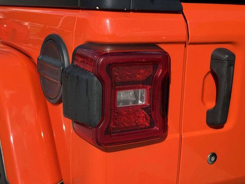 Used 2018 Jeep Wrangler Unlimited Rubicon AWD/4WD image 16
