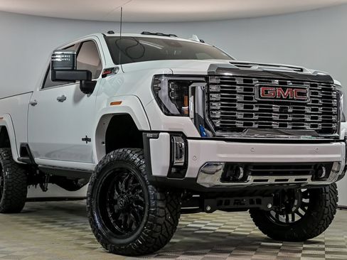 New 2026 GMC Sierra 2500 Denali w/ Technology Package AWD/4WD image 1